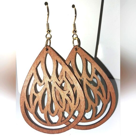Gorgeous hollow wooden earrings - Picture 3 of 6